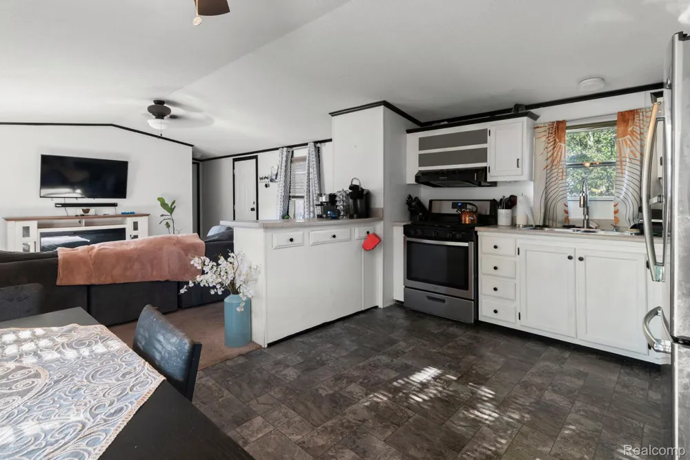 351 North Squirrel Road #141 Auburn Hills City, MI 48326