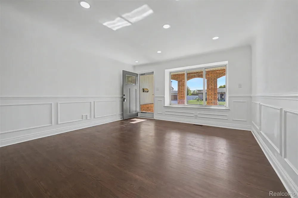 2226 Whitefield Street Dearborn Heights City, MI 48127