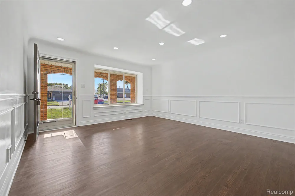 2226 Whitefield Street Dearborn Heights City, MI 48127