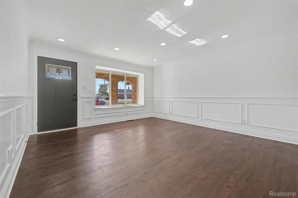 2226 Whitefield Street Dearborn Heights City, MI 48127