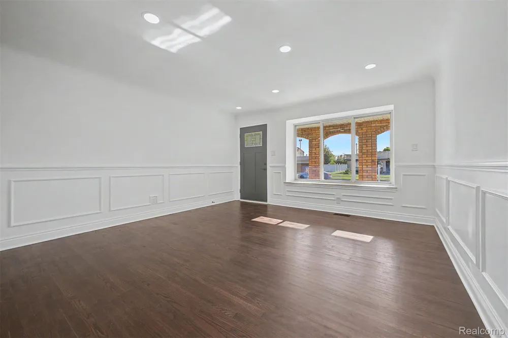 2226 Whitefield Street Dearborn Heights City, MI 48127