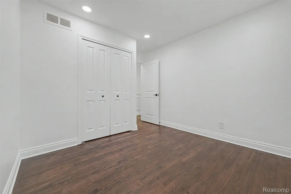 2226 Whitefield Street Dearborn Heights City, MI 48127