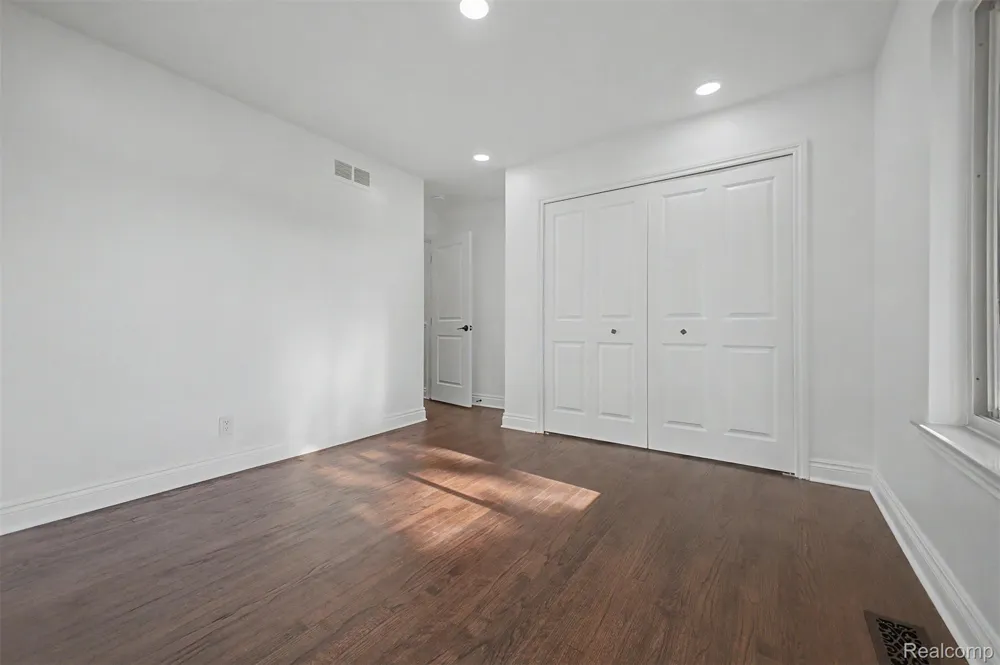 2226 Whitefield Street Dearborn Heights City, MI 48127