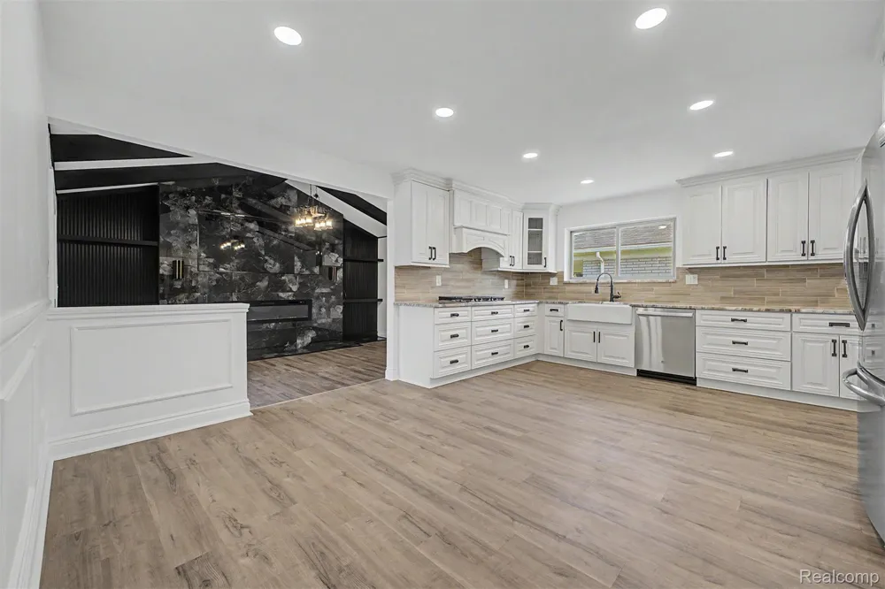 2226 Whitefield Street Dearborn Heights City, MI 48127