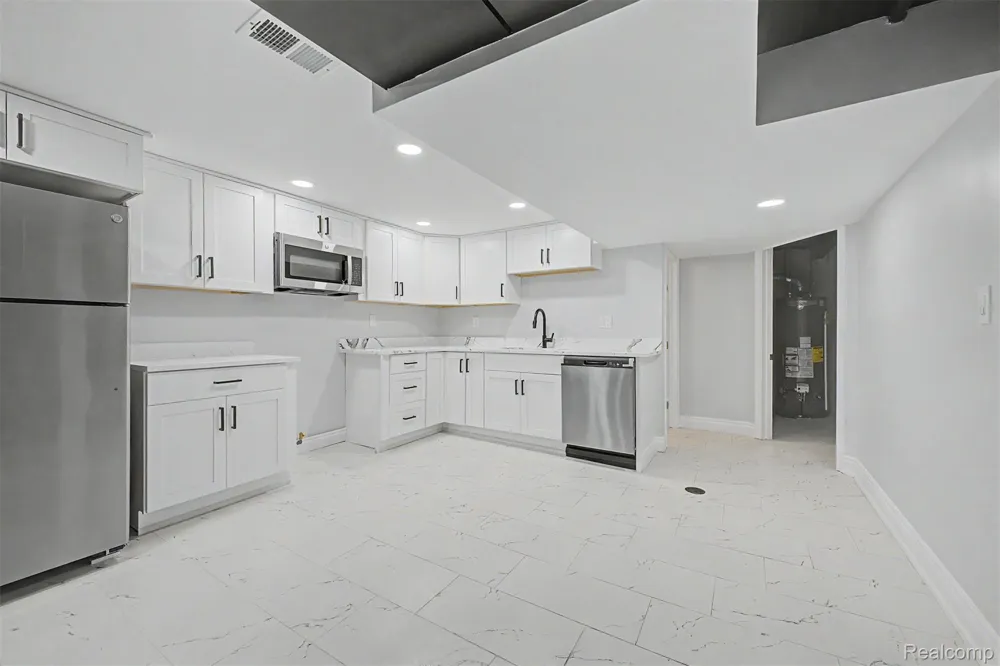 2226 Whitefield Street Dearborn Heights City, MI 48127
