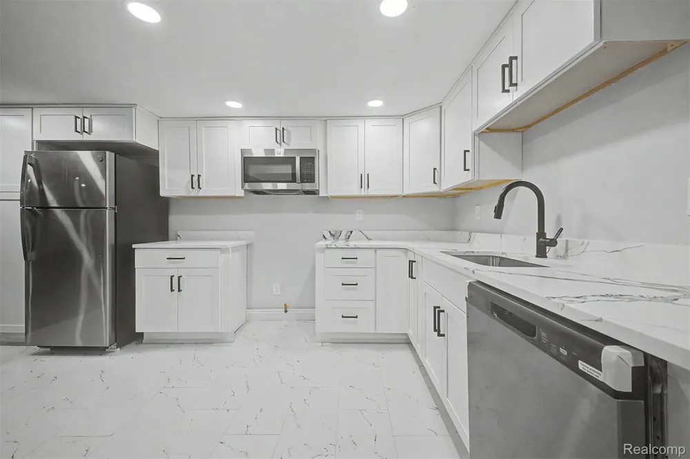 2226 Whitefield Street Dearborn Heights City, MI 48127