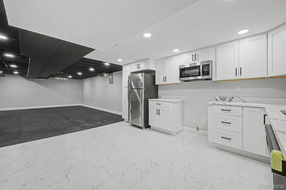 2226 Whitefield Street Dearborn Heights City, MI 48127