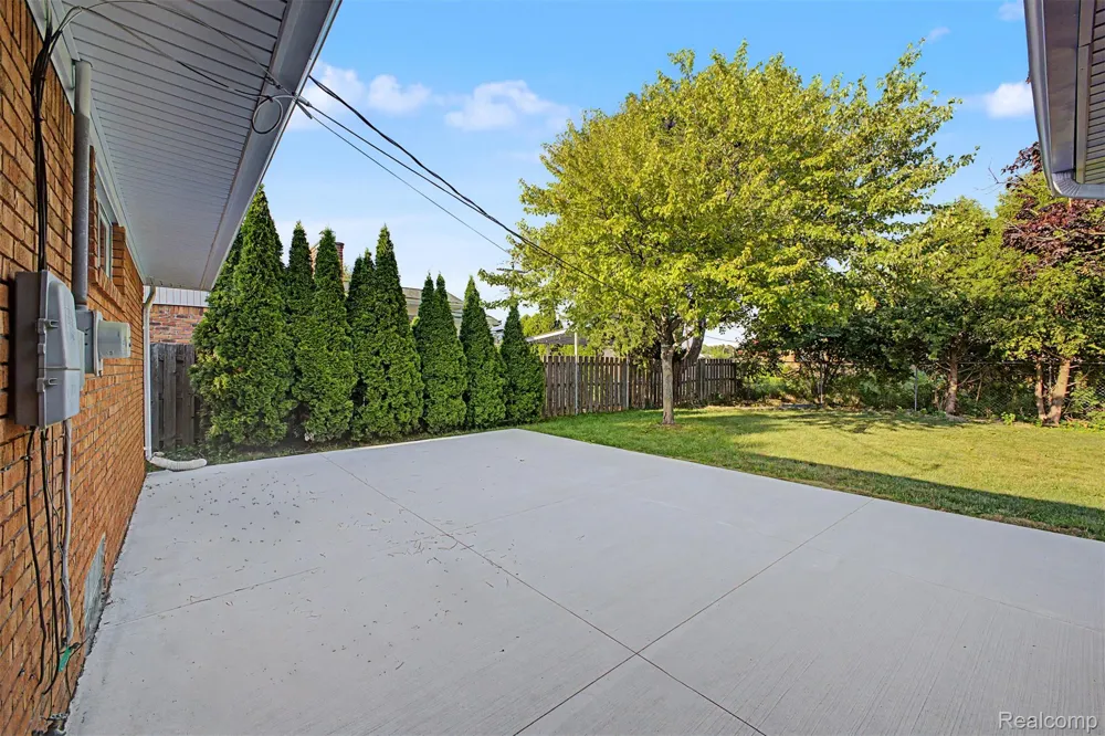 2226 Whitefield Street Dearborn Heights City, MI 48127
