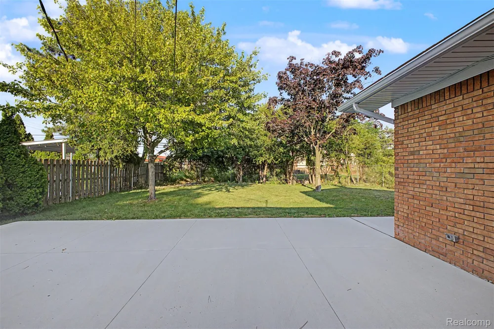 2226 Whitefield Street Dearborn Heights City, MI 48127
