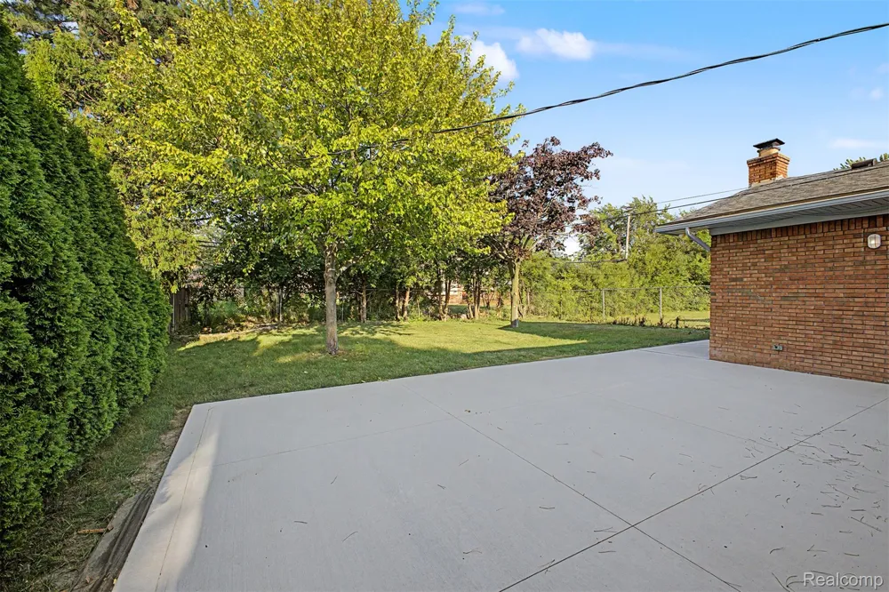 2226 Whitefield Street Dearborn Heights City, MI 48127