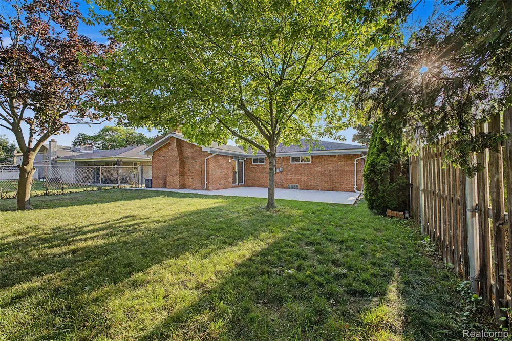 2226 Whitefield Street Dearborn Heights City, MI 48127