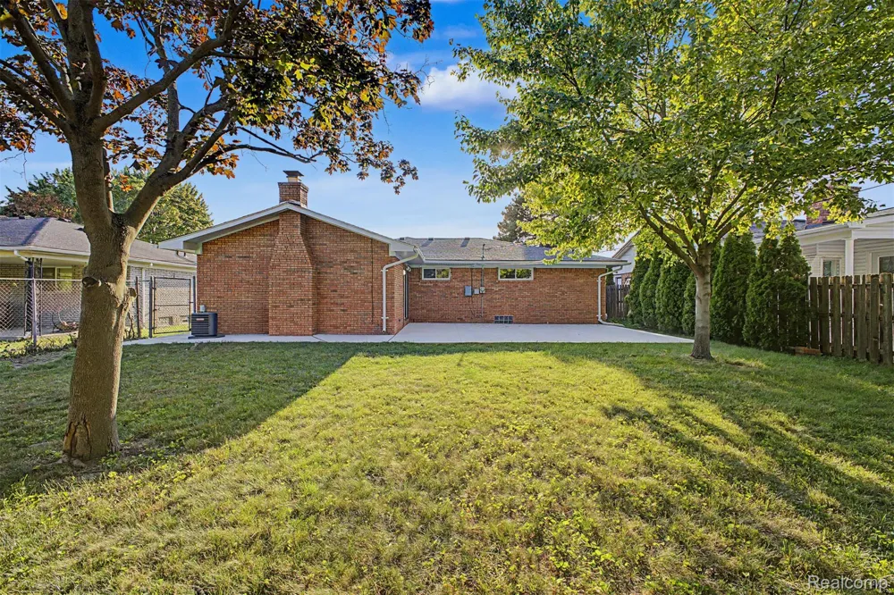 2226 Whitefield Street Dearborn Heights City, MI 48127