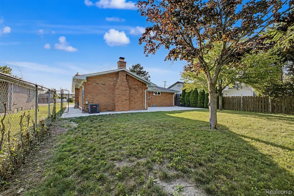 2226 Whitefield Street Dearborn Heights City, MI 48127