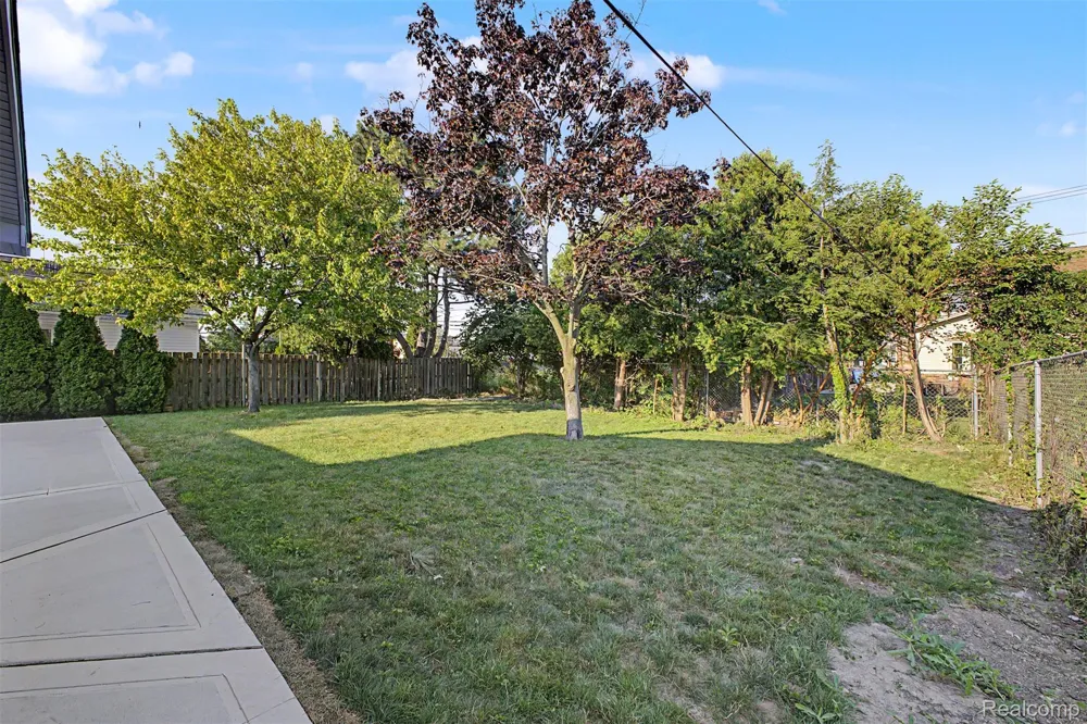 2226 Whitefield Street Dearborn Heights City, MI 48127