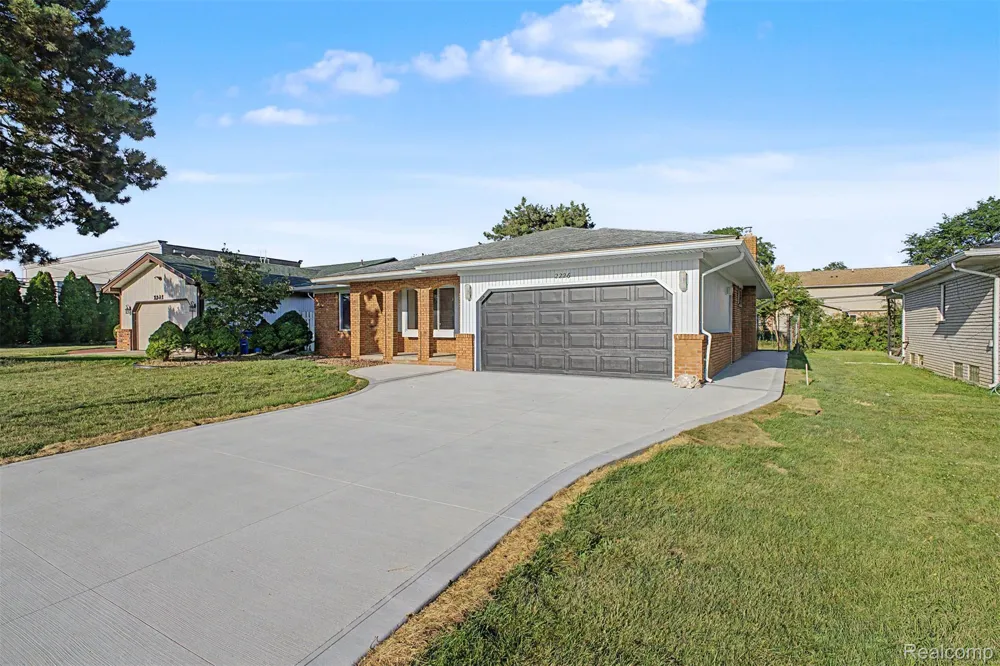 2226 Whitefield Street Dearborn Heights City, MI 48127
