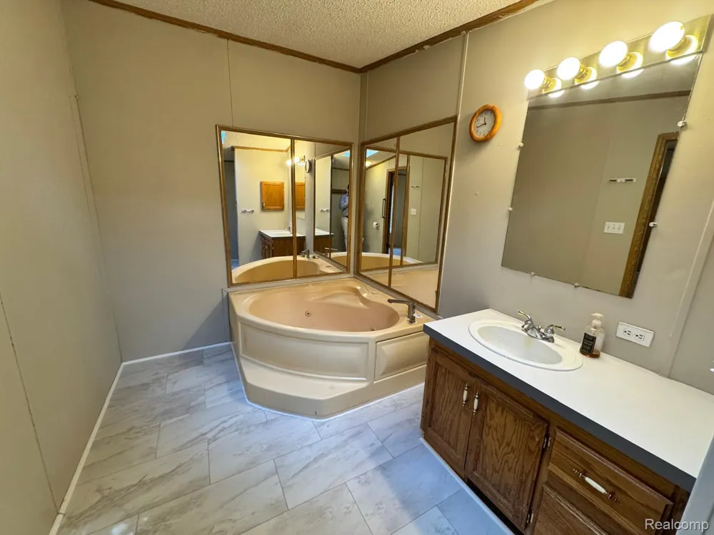 3651 Juniper Street Clarkston City, MI 48348