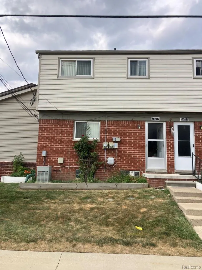 20817 Washington Roseville City, MI 48066