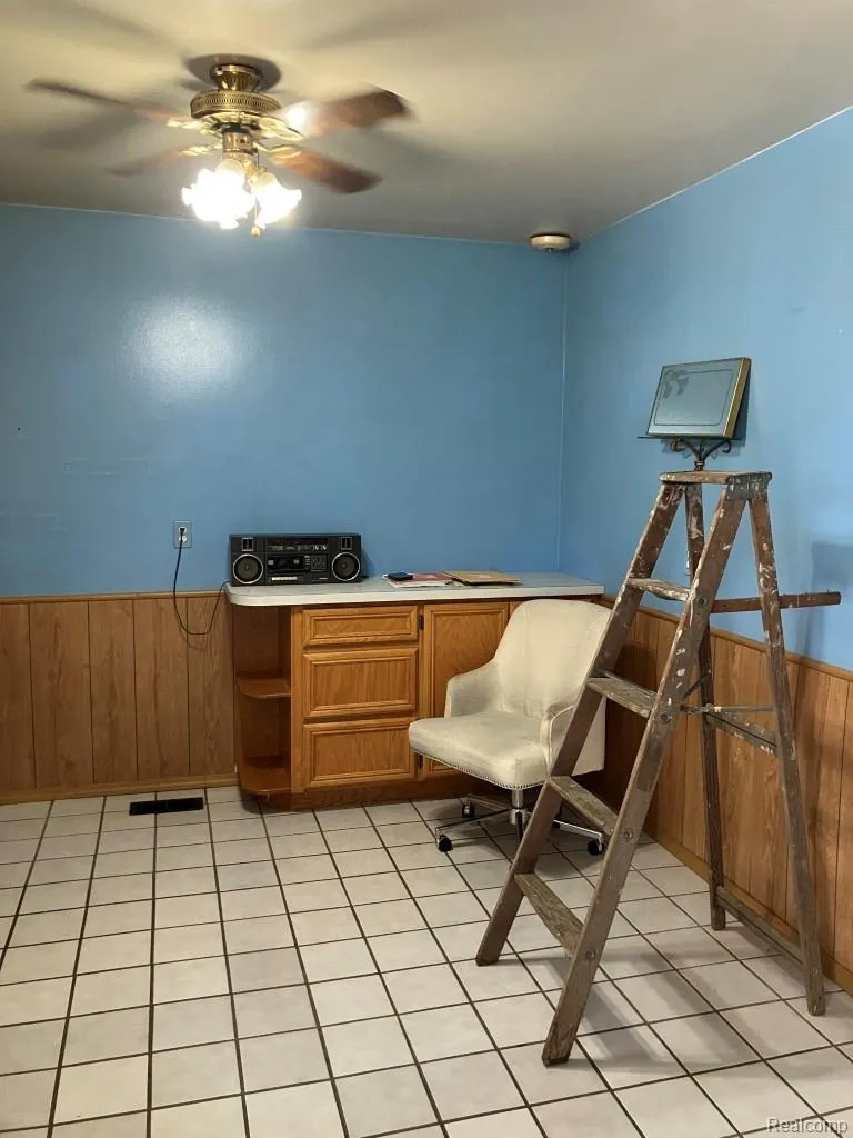 20817 Washington Roseville City, MI 48066