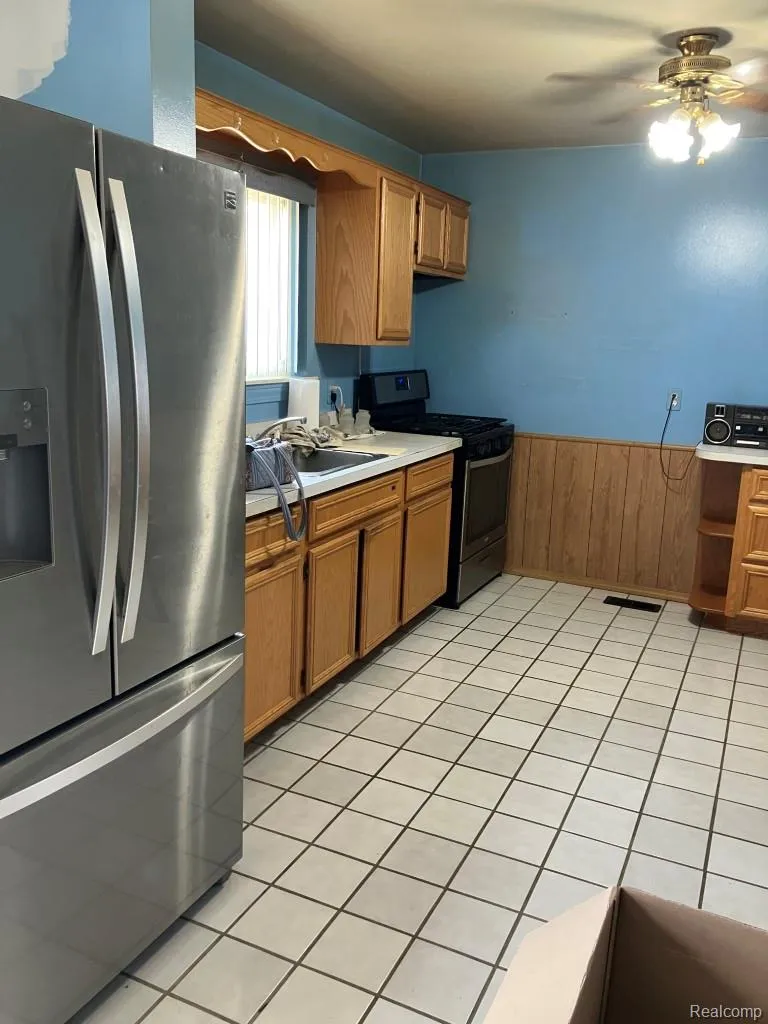 20817 Washington Roseville City, MI 48066