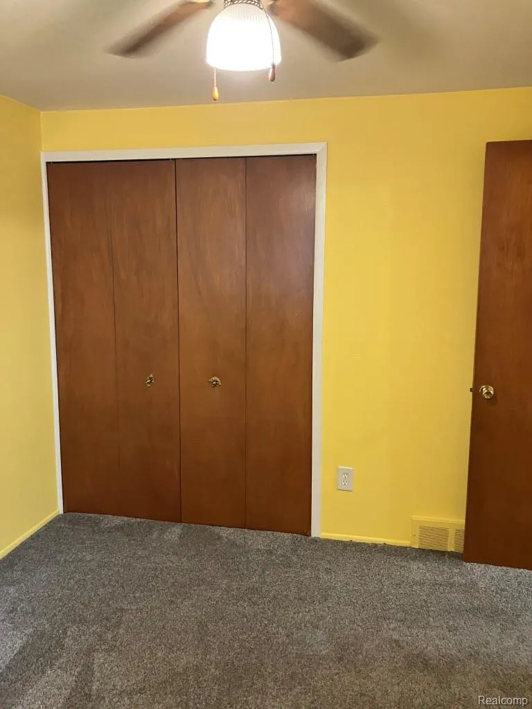 20817 Washington Roseville City, MI 48066