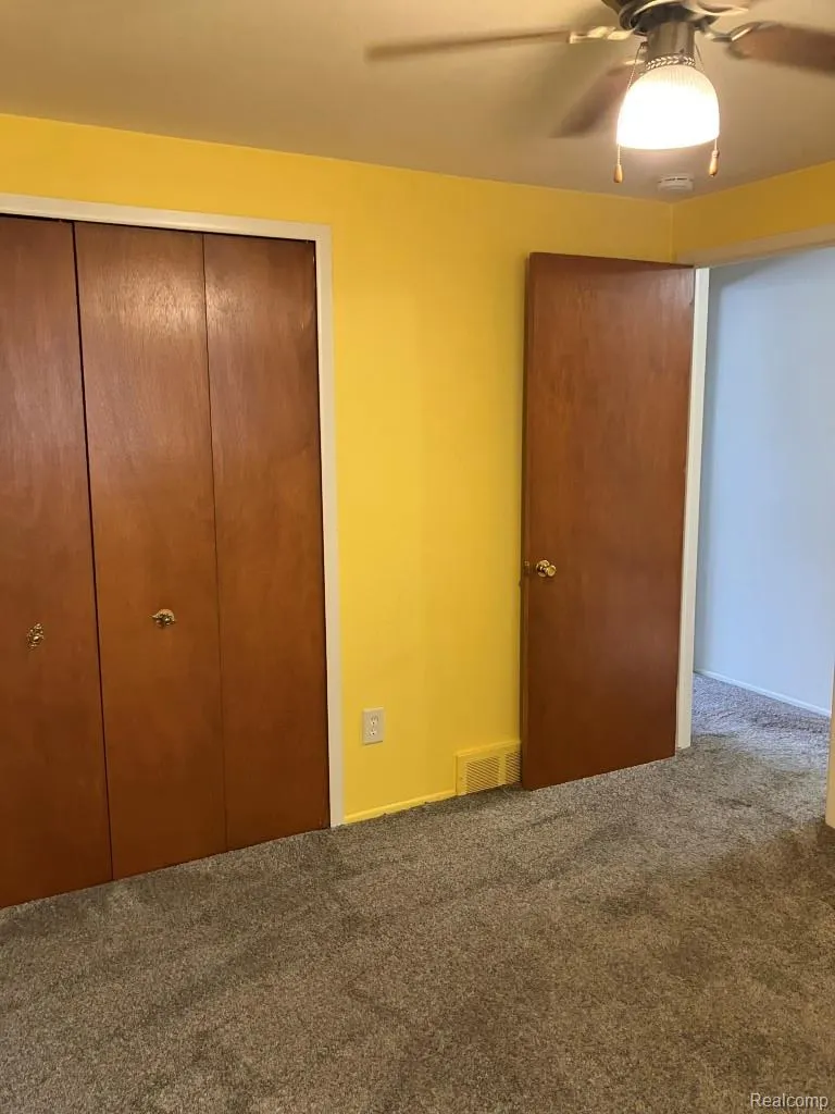 20817 Washington Roseville City, MI 48066