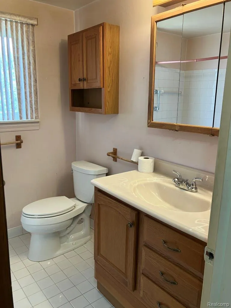 20817 Washington Roseville City, MI 48066