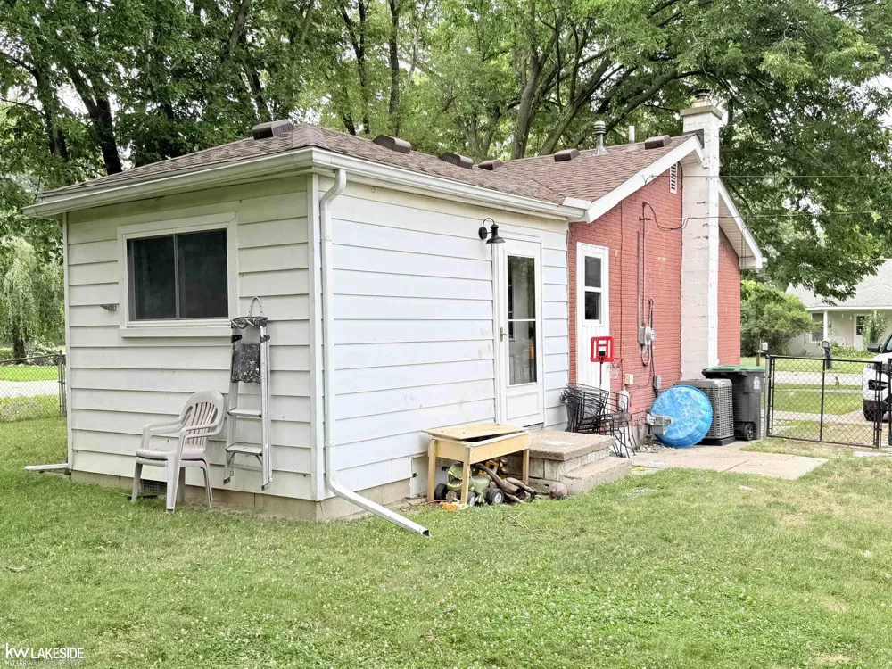 20047 Kensington Street Taylor City, MI 48180