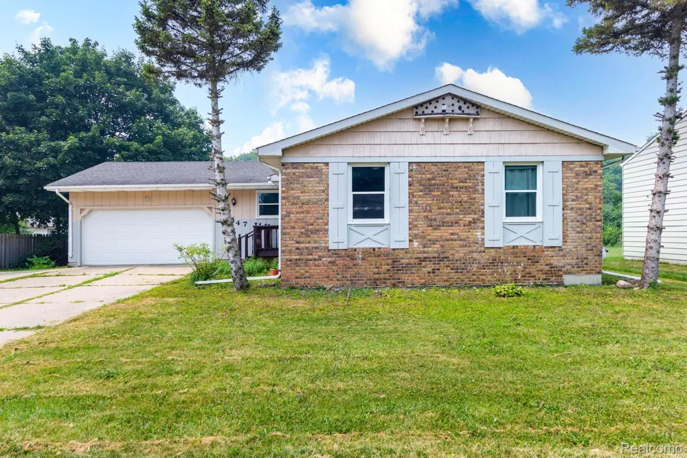 1047 Coolidge Road Lansing City, MI 48912