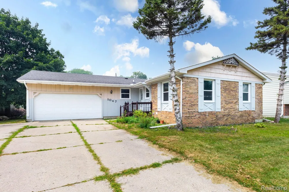 1047 Coolidge Road Lansing City, MI 48912