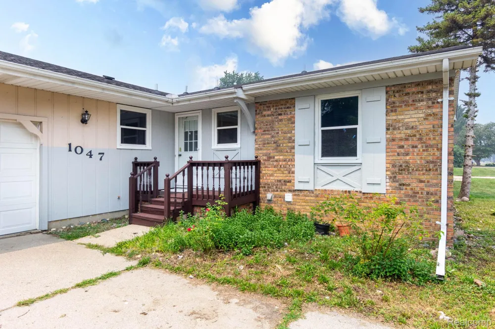 1047 Coolidge Road Lansing City, MI 48912