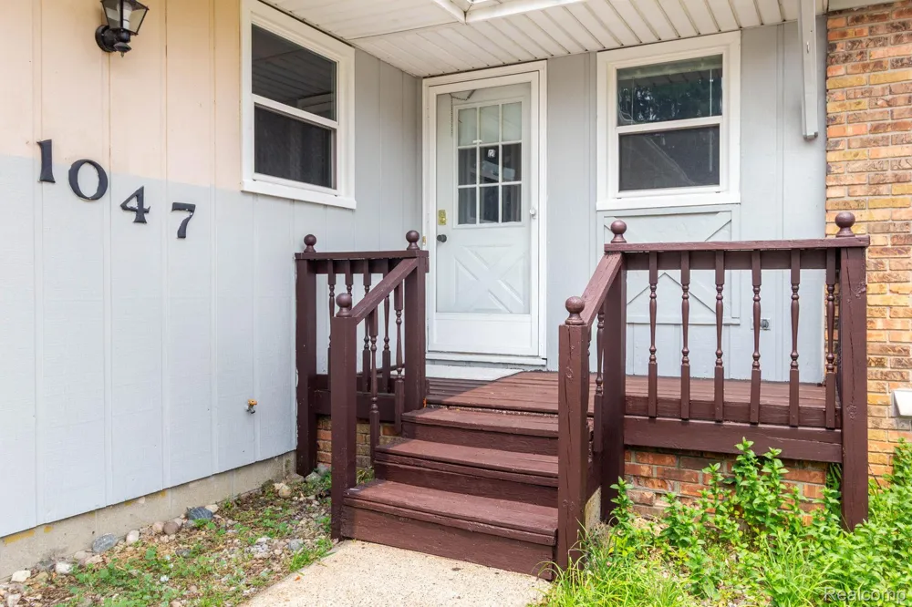 1047 Coolidge Road Lansing City, MI 48912