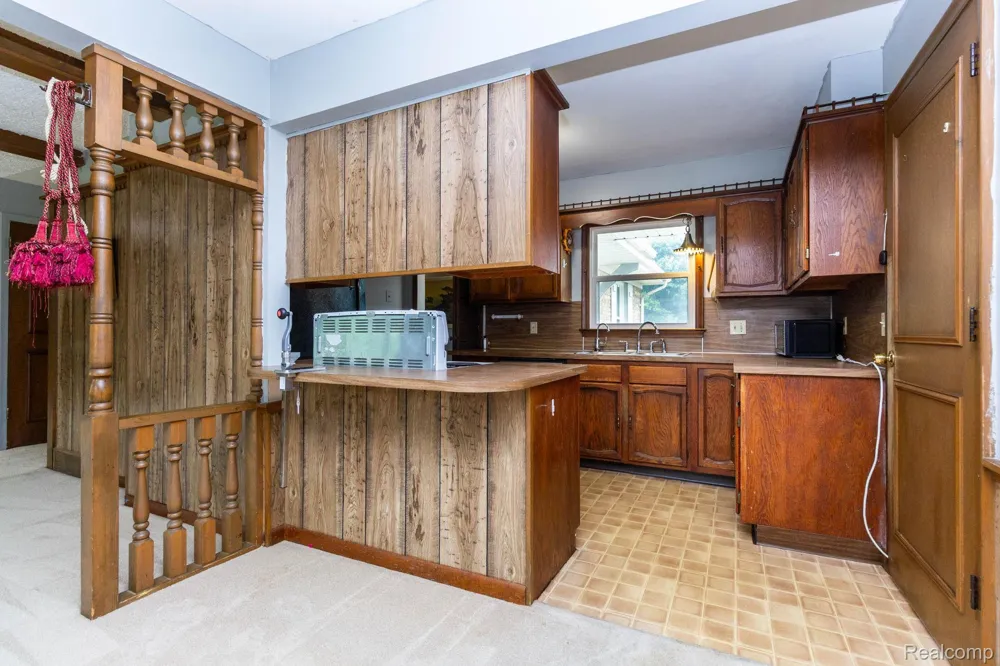 1047 Coolidge Road Lansing City, MI 48912