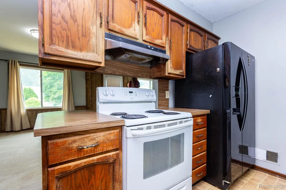 1047 Coolidge Road Lansing City, MI 48912