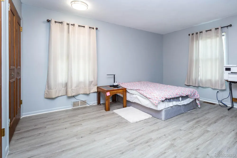 1047 Coolidge Road Lansing City, MI 48912