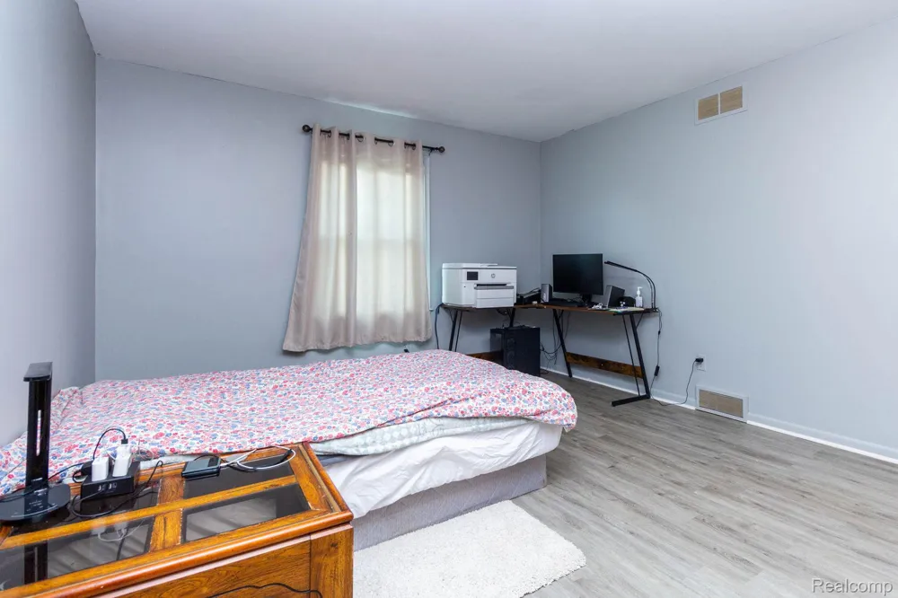 1047 Coolidge Road Lansing City, MI 48912