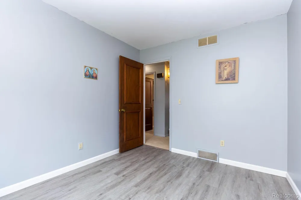 1047 Coolidge Road Lansing City, MI 48912