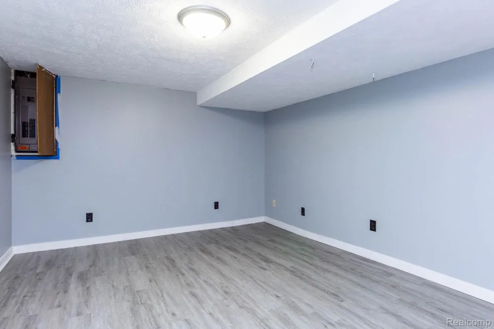 1047 Coolidge Road Lansing City, MI 48912