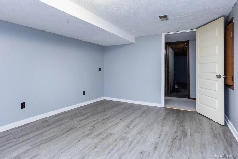 1047 Coolidge Road Lansing City, MI 48912