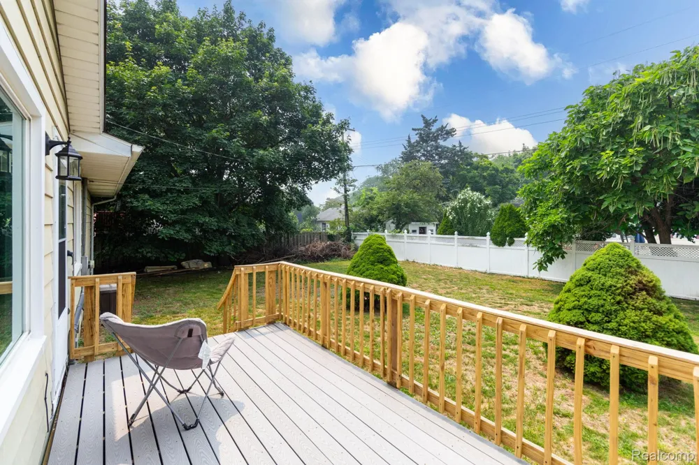 1047 Coolidge Road Lansing City, MI 48912