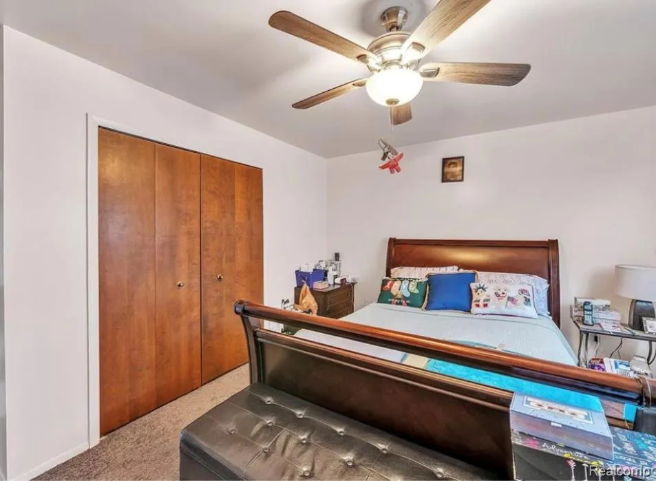 15220 Garfield #B Redford Charter Township, MI 48239