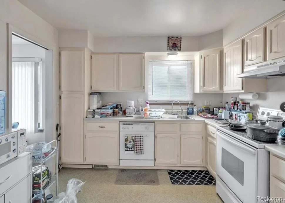 15220 Garfield #B Redford Charter Township, MI 48239
