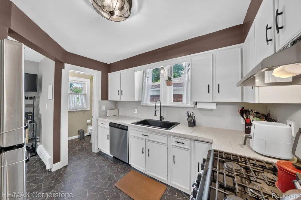 4040 Longtin Avenue Lincoln Park City, MI 48146