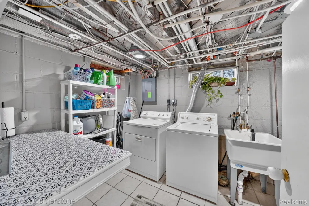 4040 Longtin Avenue Lincoln Park City, MI 48146