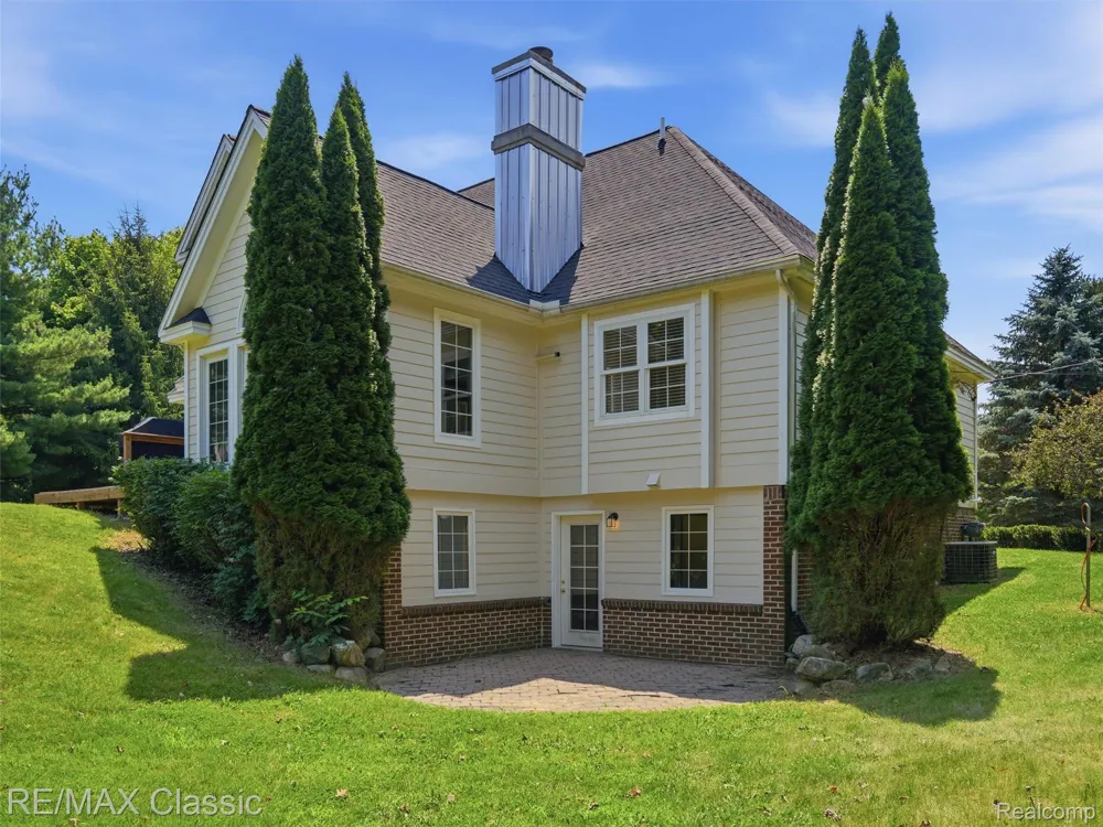 49770 7 Mile Road Northville Township, MI 48167