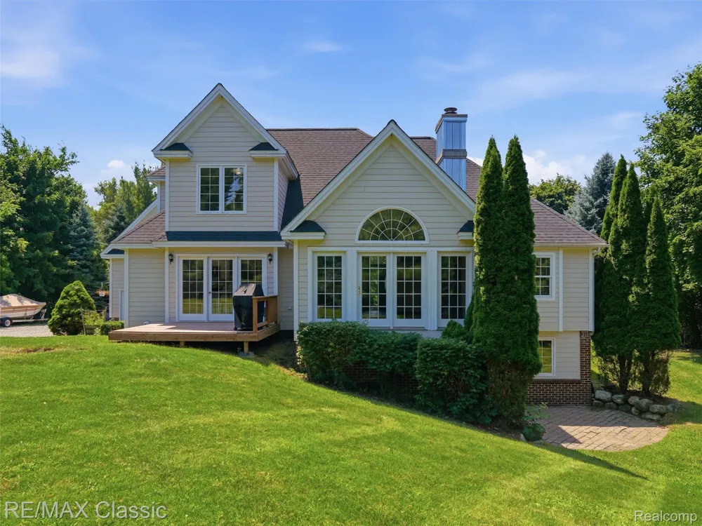49770 7 Mile Road Northville Township, MI 48167