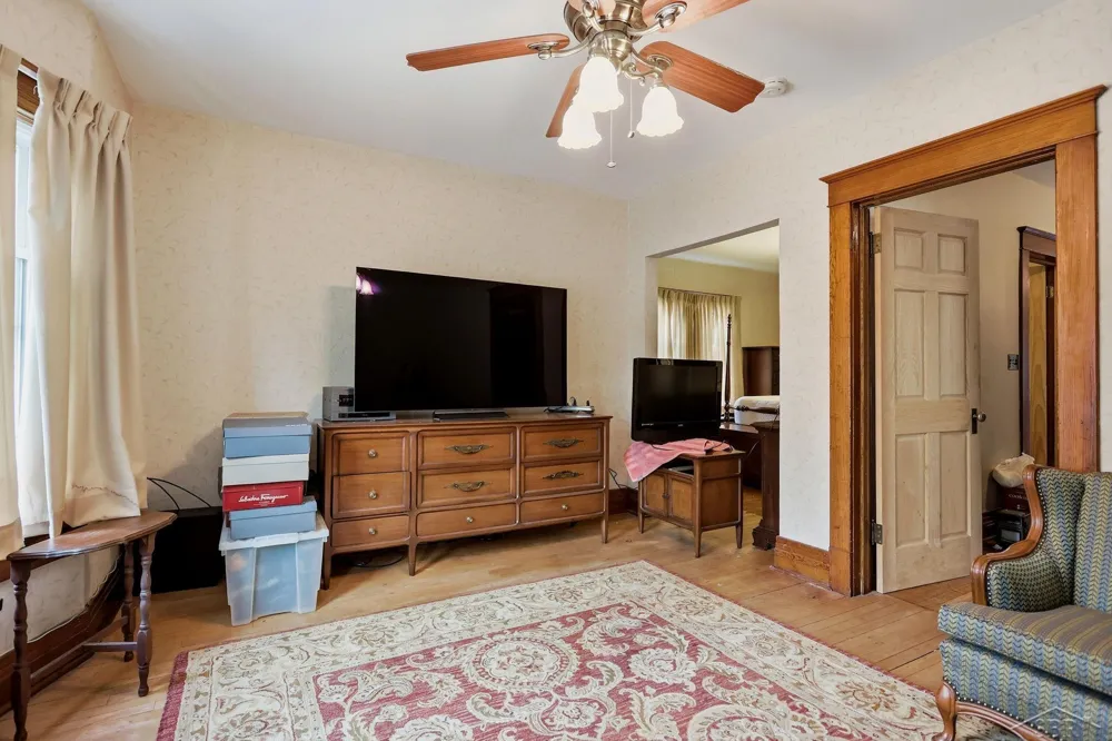 817 E Holland Avenue Saginaw City, MI 48601