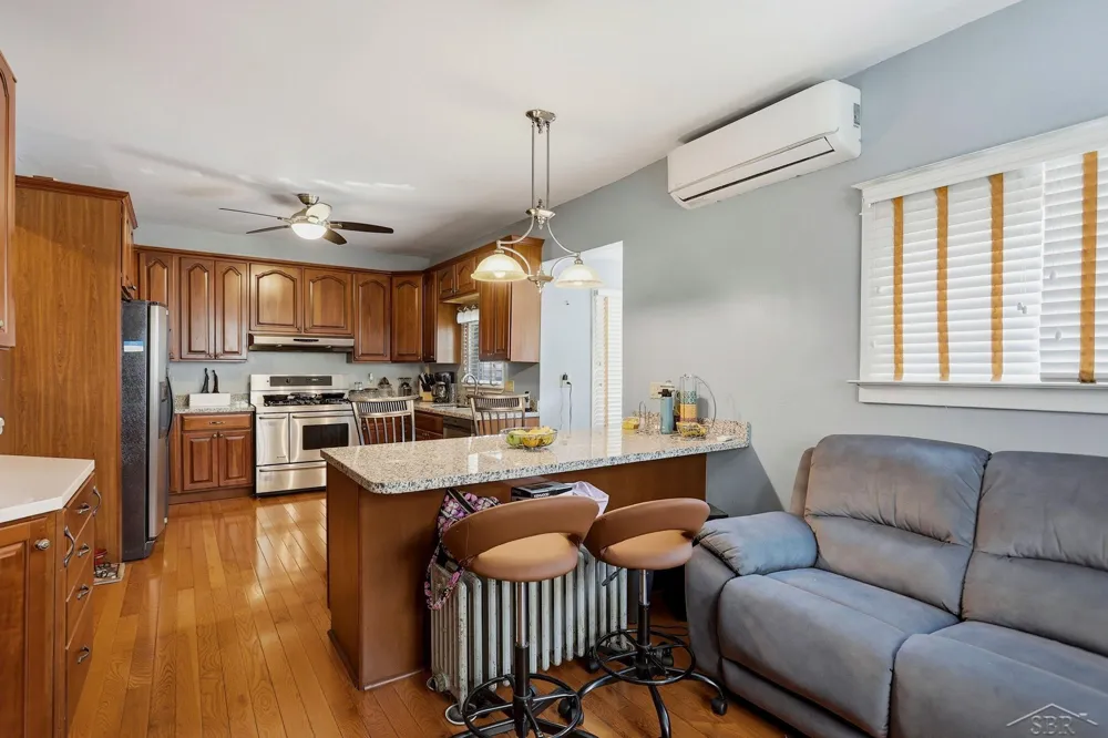 817 E Holland Avenue Saginaw City, MI 48601