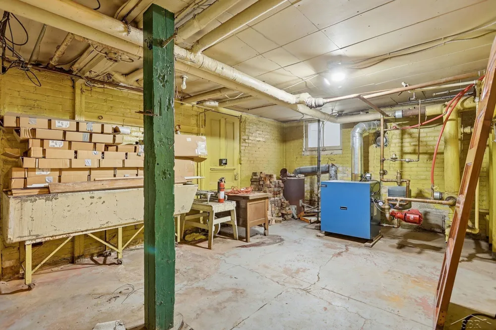 817 E Holland Avenue Saginaw City, MI 48601