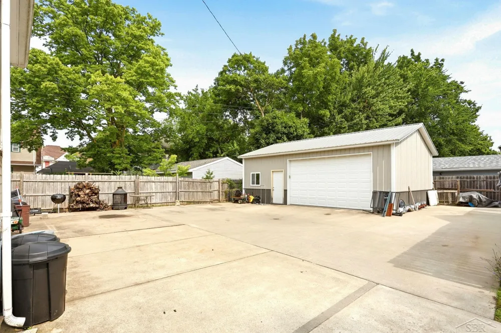817 E Holland Avenue Saginaw City, MI 48601
