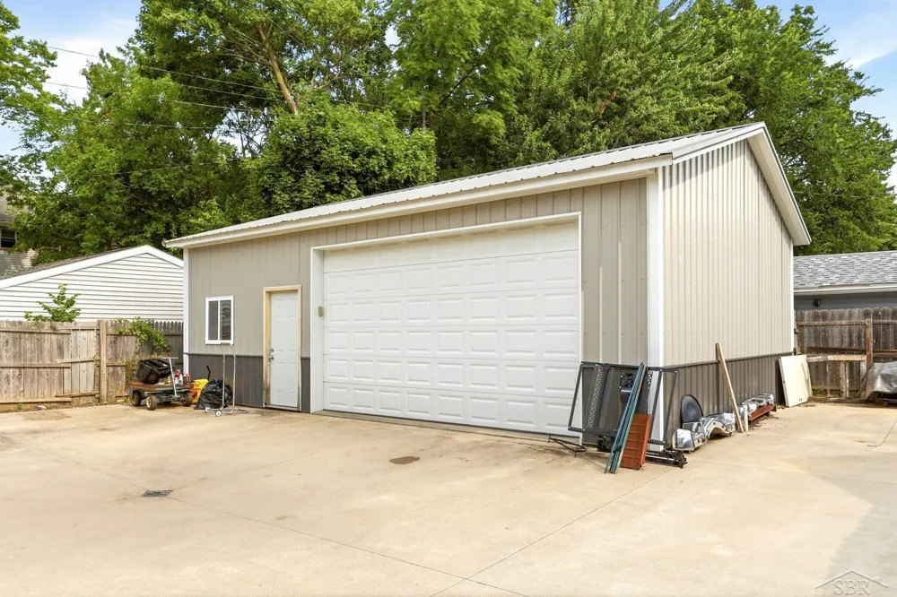 817 E Holland Avenue Saginaw City, MI 48601